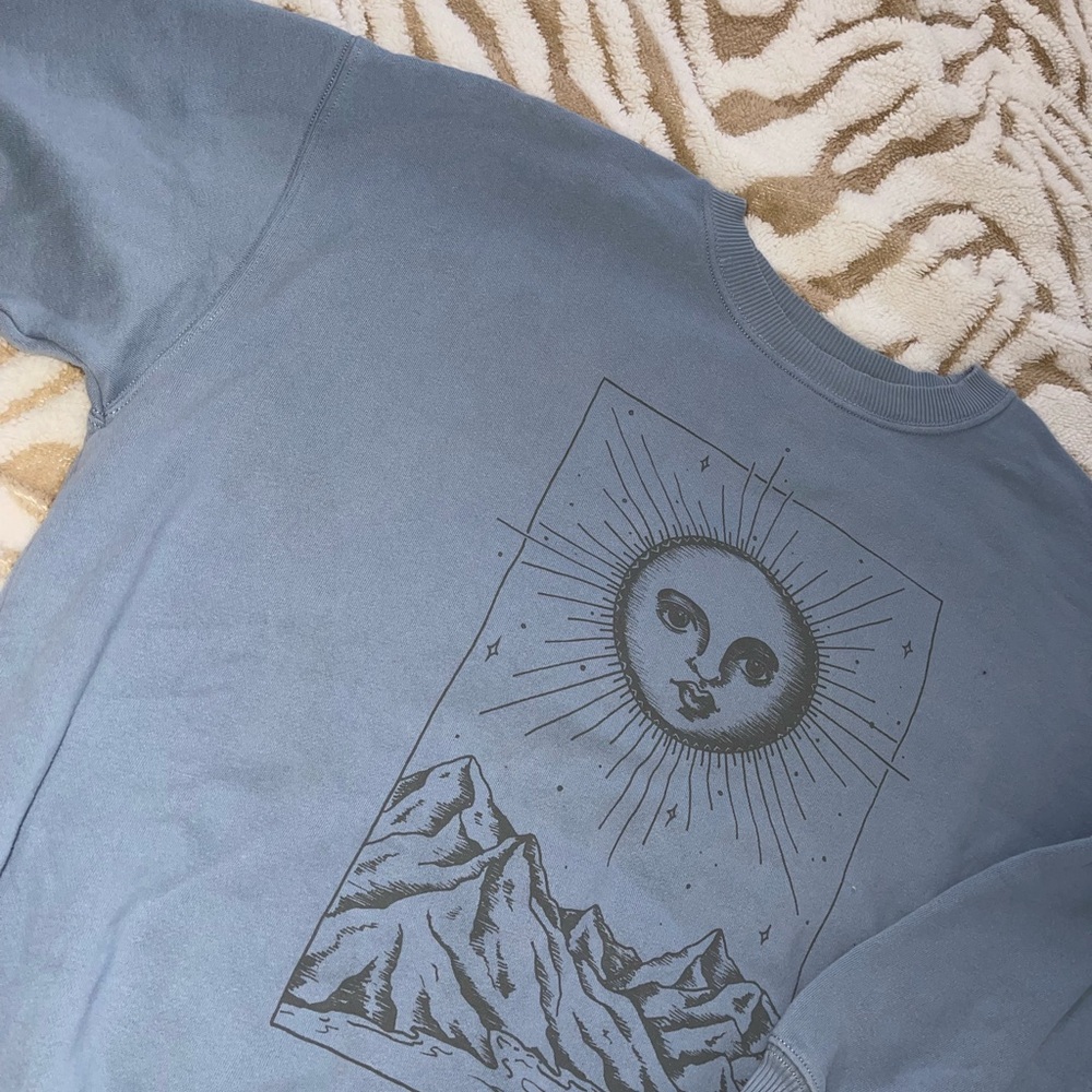 American Eagle Oversized Sun and Mountain Crew Neck